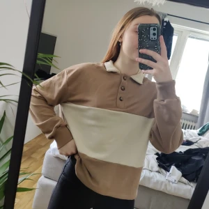 Sweatshirt med krage - Superfint skick, frotté-tyg på insidan.