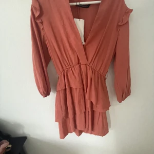 Klänning  - Jätte fin och har aldrig använt 💕