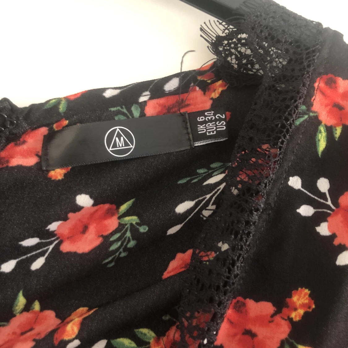 Svart blomming klänning  - 91