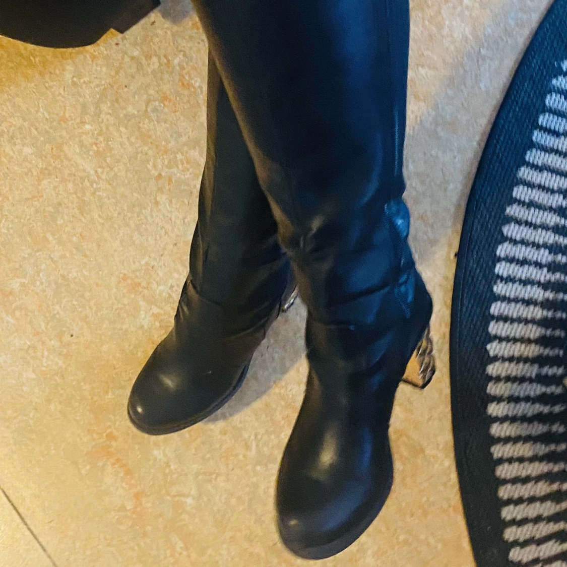 Klackskor med guldklack - 90