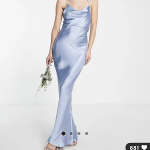 Bal klänning - Jättefin balklänning! Endast använd en gång. Ny pris 929kr❤️ Skriv för mer bilder. Köparen står för frakten! 