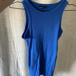 Klänning  - Säljer denna basic klänning! Aldrig använd! Strl L