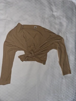 Blus tröja Nelly  - Blus, tröja Nelly superfin i bra skick och kvalite storlek S
