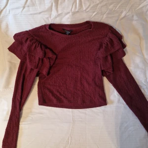 Vinrödblus - Tunika i storlek s. Oanvänd