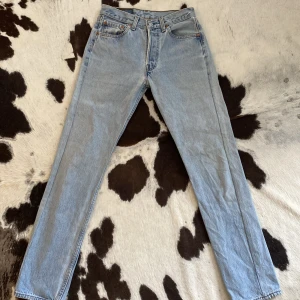Levis jeans - Superfint skick, W28 L32 men fint insydda så mer W 26 motsvarar XS