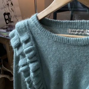 Carin Wester tröja  - En super fin tröja från carinwester. Jag säljer den för att den inte kommer till min andvändning längre. 💕 den är en storlek M men jag är en xs-s och den passar mig väldigt bra. 