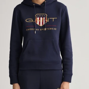 Gant hoodie  - Säljer nu min gant hoodie som nu är för liten, superfint skick, storlek S, 250kr skriv för fler bilder