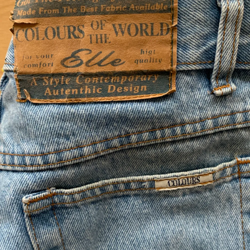 Vintage jeans från märket colours Står inte storlek i men gissar på W30 L32 / S/M. Jeans & Byxor.