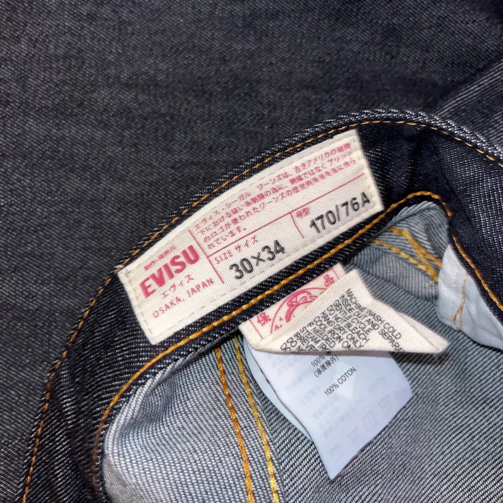 Säljer mina evisu jeans som jag nästan aldrig använt, grym kvalité och riktigt snygga  Original pris ca 3000kr. Jeans & Byxor.