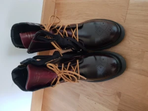 Gant - Hej, säljes mina Gant skor i ny sick. Köpta på Best Secret och kostar 1995 kr. Mitt pris 1 400 kr.