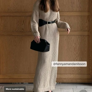Heavy knit maxi dress, nakd - Storlek - S/M. Ej använd Mycket bra skick. Sänkt pris 400kr , köparen står för frakt