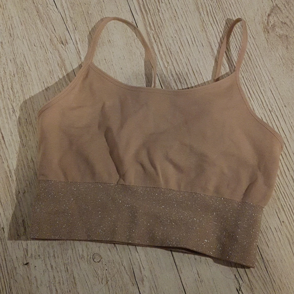 Ny träningstopp. Glittrig. Nude. Hm.