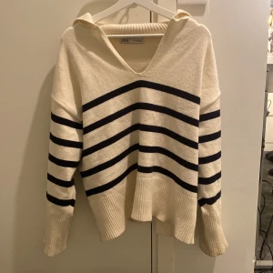 zara stickad - stickad tröja i M med krage, säljer för den ej kommer till användning nypris 399