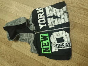 Fin tröja  - Fin tröja med dragkedja , storlek 122/128