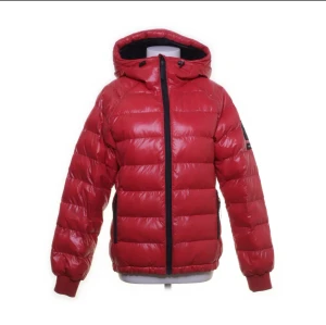 Peak performance jacka - Säljer min röda peak performance jacka då jag knappt använder den❤️priset går att diskutera 