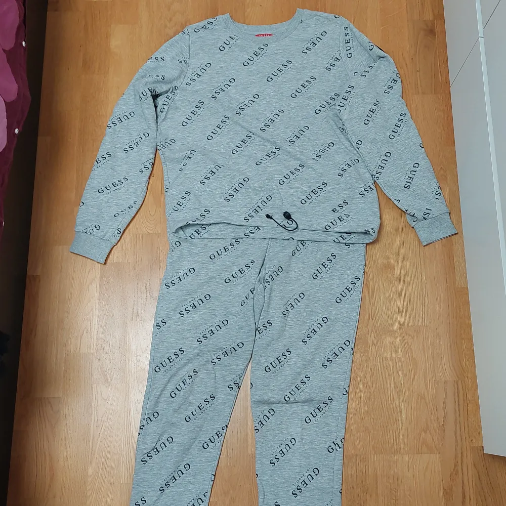 Grey guess tracksuit with sweater and pants. REAL GUESS . Hoodies.