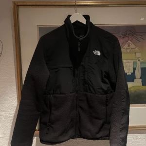 Nort Face fleece  - Size M Nypris:1100 Mitt pris 600 Cond:8/10