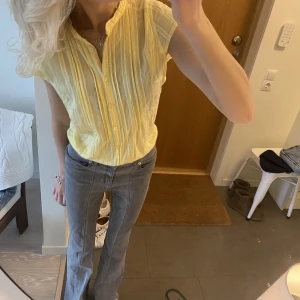 Blus - Sååå söt topp som är helt oanvänd, helt perfekt och älskar verkligen denna men somsagt så kommer den tyvärr inte till användning 