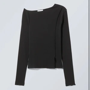 Weekday topp - Säljer denna superfina topp i storlek XS. Nypris 250kr & endast använd en gång så den är i nyskick ✨