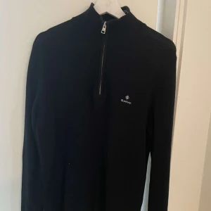 Gant stickad tröja - Nya gant modellen. Andvänd 1 gång, som ny. Inga defekter. 