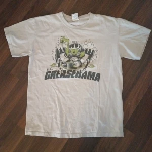 Vintage graphic tee - Medium  I am 178cm tall and 76kg