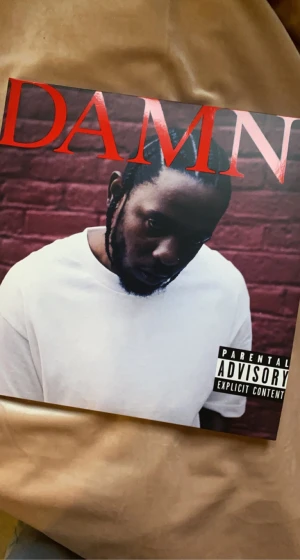 DAMN vinylskiva  - Kendricks Lamars album DAMN som vinyl