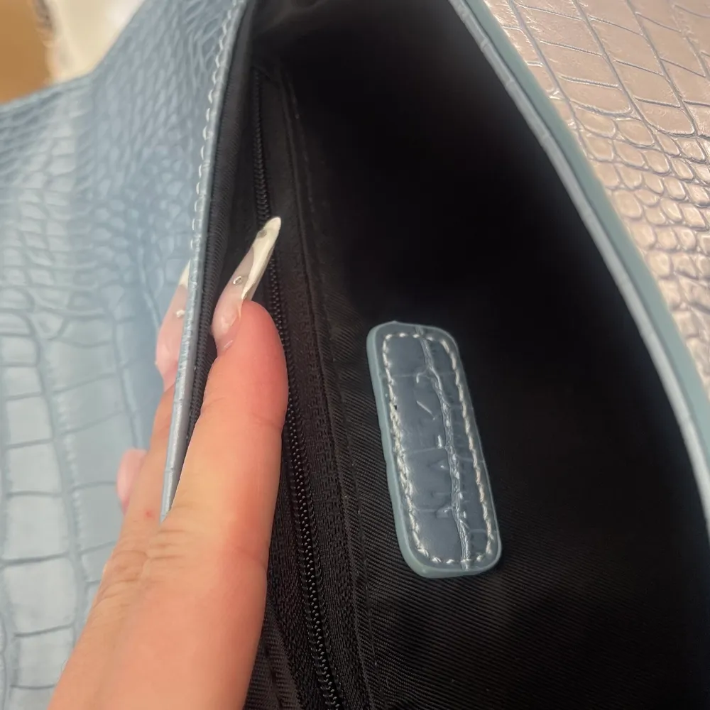 Oanvänd väska från nakd köpt för några år sedan men aldrig kommit till användning. Helt i nyskick. . Laukut & Käsilaukut.