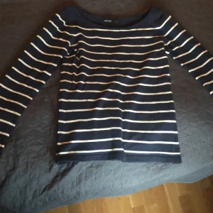 Randig tröja - En långärmad randig tröja ifrån Vero Moda💞 