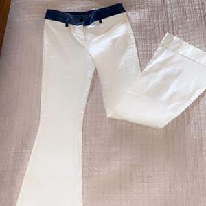 Äkta Dolce&Gabbana jeans/leggings. Passar längden 165-176 annars kan dom vara lite för långa.  Jätte skön och bekväm material , 