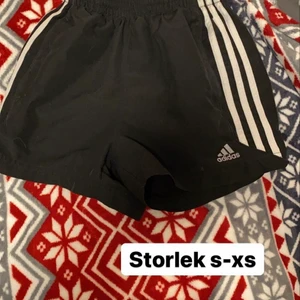 Adidas shorts  - Fina o sköna 