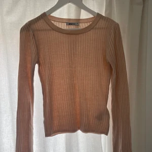 Rosa tröja - Rosa tröja från Gina Tricot, använt ett fåtal gånger. Storlek xs, säljer för 65kr + frakt💚