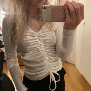 Boohoo tröja  - Boohoo tröja i storlek 34, bra skick💛. 