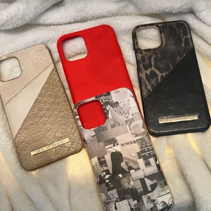 Iphone 11 PRO skal - Alla skal är jättefina men det längst till höger (se sista bild) är sönder på kanten och lite slitet men inget man tänker på! 100kr/st