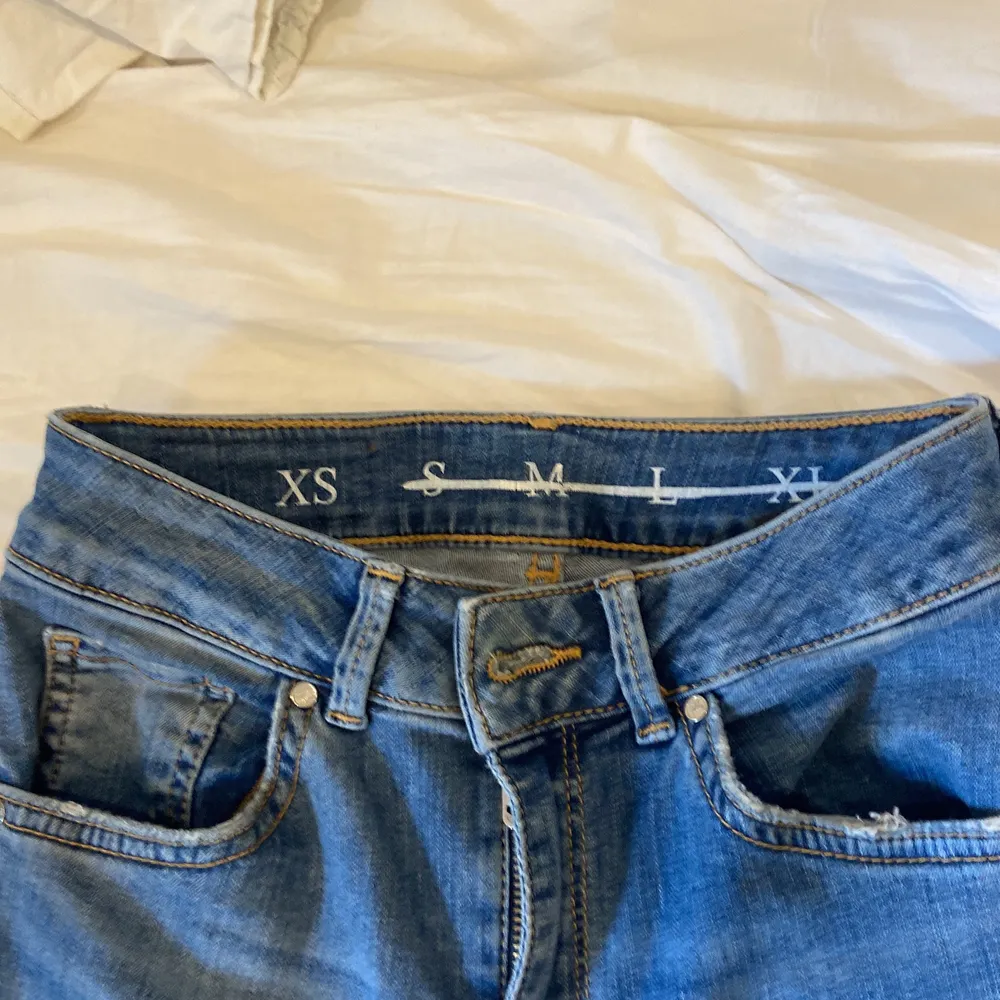 Säljer för små, stl xs och knappt använda, de är skinnyfit. Jeans & Byxor.