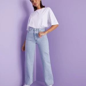 Levis jeans - Säljer mina Levis ribcage straight jeans i storlek 23 eftersom de blivit för små för mig 💓 de är knappt använda, inga fläckar eller så. Köpta för 1300kr. Skriv privat för fler bilder