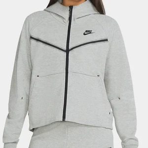 Nike - Jag säljer min gråa tech fleece, för den inte komma till användning längre. Pris kan diskuteras 
