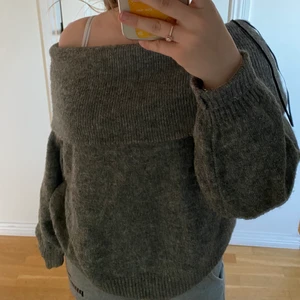 Stickad tröja  - Fin stickad tröja som bara är använda 2 gånger då den är lite för stor för min smak, 