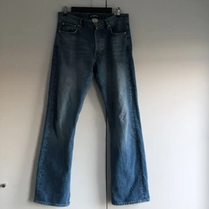 Hope rush denim  -  Skick 9/10 Köpte förra hösten och dem har i princip bara legat i garderoben  Modellen säljs inte längre 