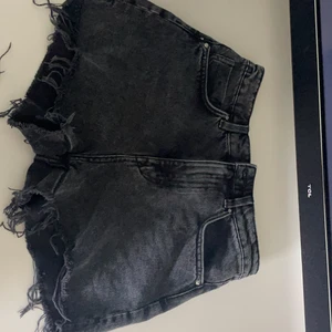 Jeansshorts  - Jätte fina jeans shorts från zara. Köparen står för frakt