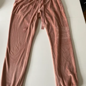 Rosa mjukis byxor - Väldigt fin men jag använder de inte längre.väldigt mjuka och stretchiga!