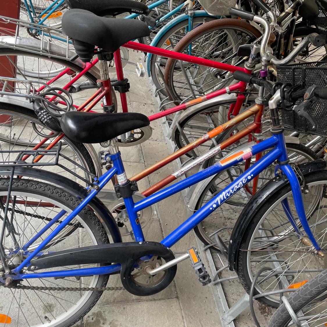 3 barncyklar 20-24 tum 1 Tiga sparkcykel  - 90