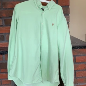 Polo Ralph lauren  - Skicket är typ 9/10. Storlek L men rätt så lös i storleken. Du står för frakten!  Kan skicka fler bilder om så önskas! 