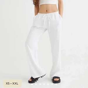 Linnebyxor st M - Linnebyxor från hm i st M, startpris 200kr, budgivning avslutas söndag kl 19:00🤍