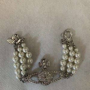 Vivienne Westwood Pärlor Armband - Kolla min samlade annons för mer info Inte äkta   Kör budgivning för att få sålt på mina 