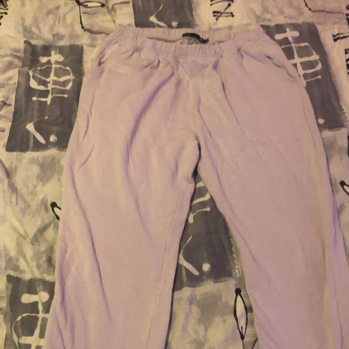 Oanvända mjukisbyxor.  - 91