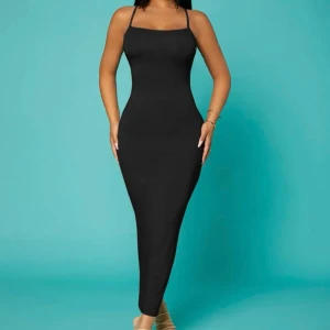 Skimsliknande klänning - Säljer denna klänning då den inte kommer till användning, nyskick! Säljer för 80 + frakt