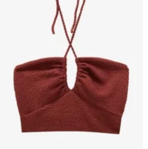 Pull and bear topp - Säljer denna skitsnygga slutsålda croptopp från Bershka! Skitsnygg topp i kopparröd färg som passar perfekt till skinnbyxor! 