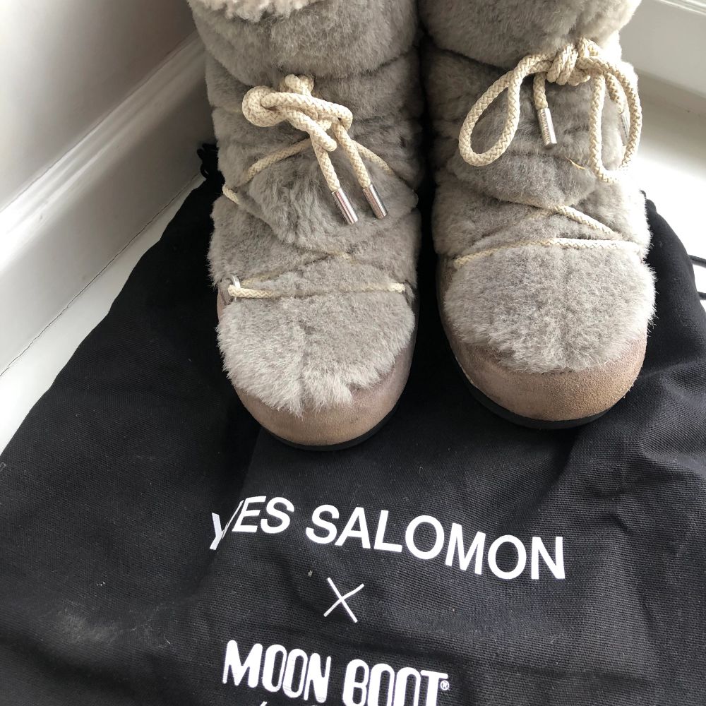 Grå Yves Salomon x moon boots | Plick Second Hand