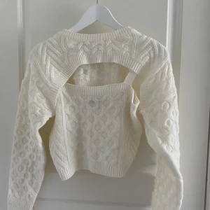 Topp strl xs - Säljer denna fina topp som tyvärr inte kommer till användning, aldrig använd🙏