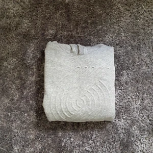 NBA Hoodie - Snygg och ovanlig NBA Hoodie. Storlek XL I använt skick, en liten fläck på ena armen. För mer frågor så kontakta!